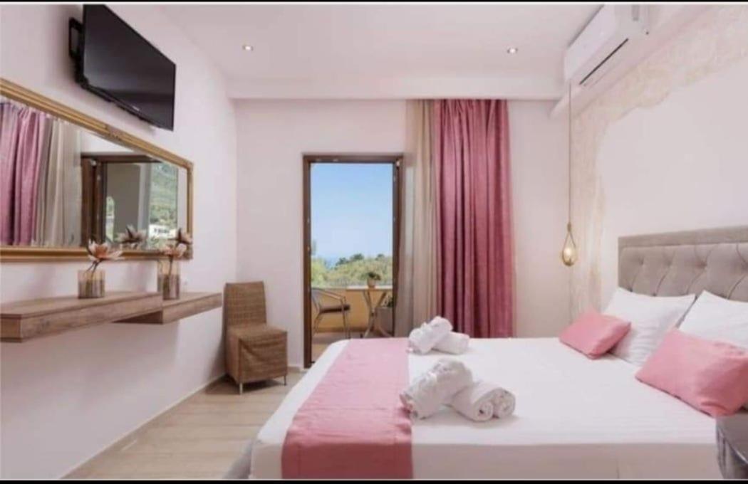 Loukia'S Studios And Apartments Paramónasz Kültér fotó