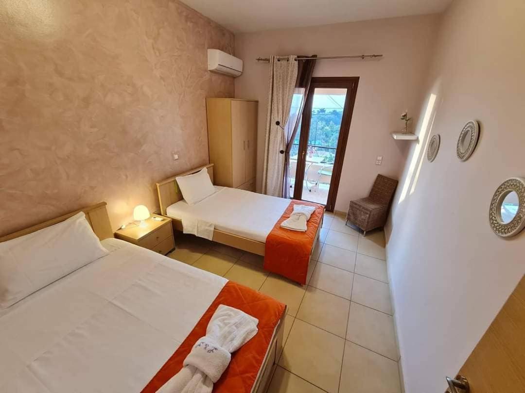 Loukia'S Studios And Apartments Paramónasz Kültér fotó